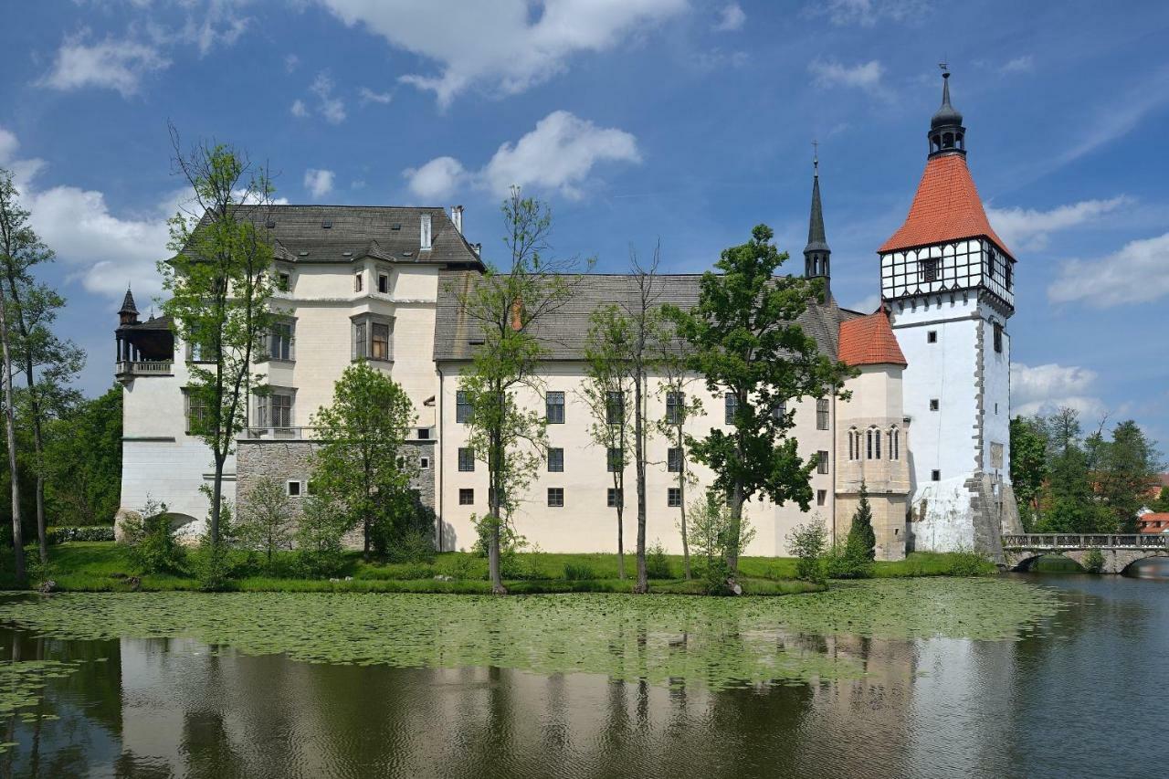 Castle Area Blatna Villa Екстериор снимка